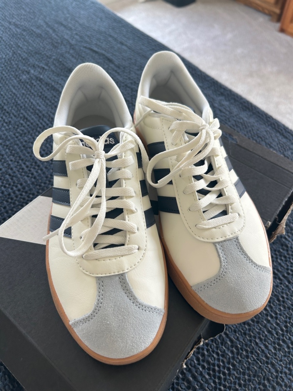 Adidas, Classic Low-Top Casual Sneaker in Cream & Navy